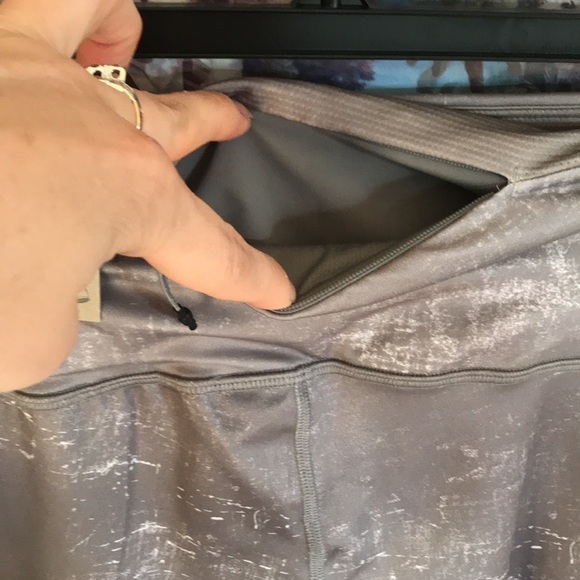 Brand New Adidas Mid Rise 7/8 Gray Reflective Running Workout Leggings - Picture 11 of 16